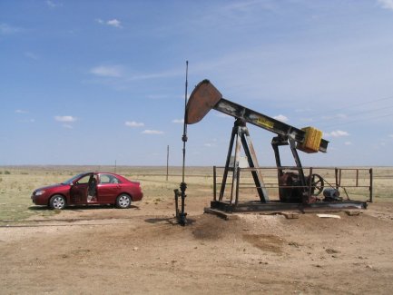 Oil Rig near Dalhart, Texas - 05-14-2006